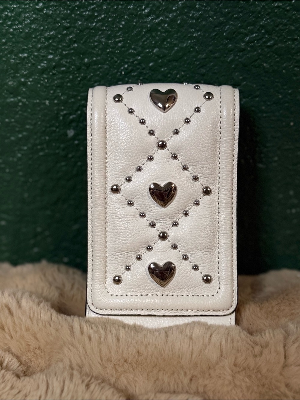 Brave Heart Phone Organizer